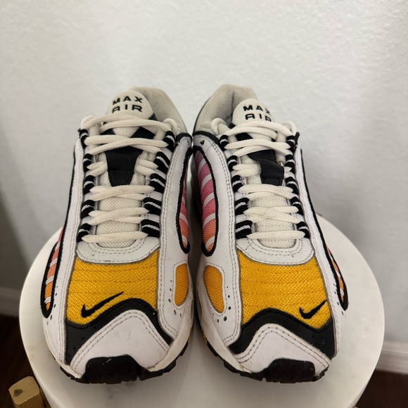 Nike Air Max Tailwind 4 Women’s Sneakers – Size 6.5 (White) - Picture 3 of 5